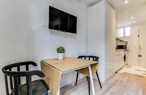 Quartier de l'Horloge Apartment | Wonderful apartment with balcony in the heart of Marais - Civil lease