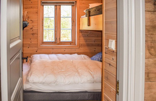 Treungen House | Wonderful cottage with view of water and mountains.