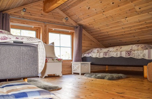 Treungen House | Wonderful cottage with view of water and mountains.