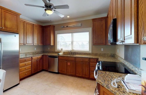 Plantation House | Wonderful dog-friendly home with elevator, grill, on-site outdoor pools and gym