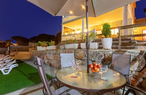 Macanet de la Selva House | Wonderful private villa for 8 people with WIFI, private pool, TV, patio, pets allowed and parking