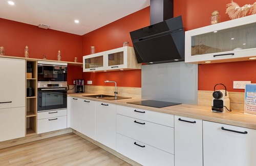 Creances House | Wonderful villa for 4 guests with WIFI, TV, terrace and pets allowed
