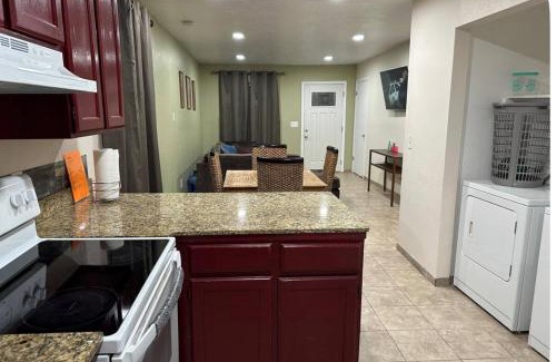 Rose Park House | Wonderful House close to airport