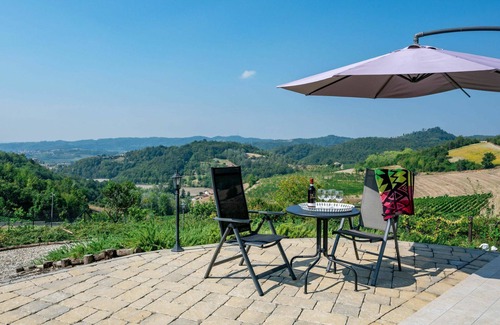 Ponzano Monferrato House | Wonderful private villa for 14 people with A/C, private pool, WIFI, TV and terrace