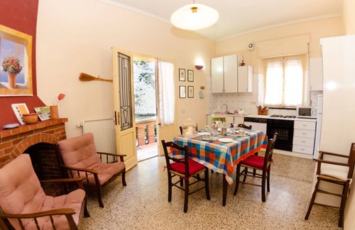 Cascine-La Croce Villa | Wonderful private villa with private pool, WIFI, TV, veranda and pets allowed, close to Lucca