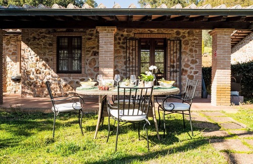 La Pesta House | Wonderful private villa for 4 people with private pool, WIFI, A/C, TV, patio and pets allowed