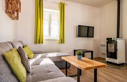Lojzova Paseka House | Wonderful private villa for 4 guests with TV, terrace and pets allowed