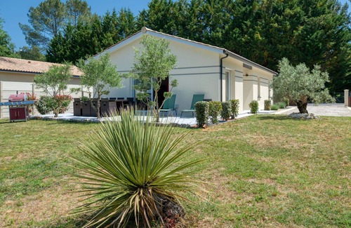 Lesparre-Medoc House | Wonderful private villa for 4 people with A/C, TV and terrace