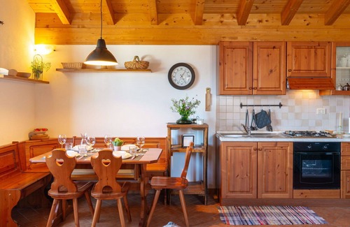 Peglio House | Wonderful private villa for 4 guests with WIFI, TV, balcony and pets allowed