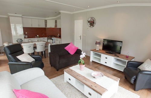 West-Graftdijk House | Wonderful private villa for 4 guests with WIFI, TV and terrace