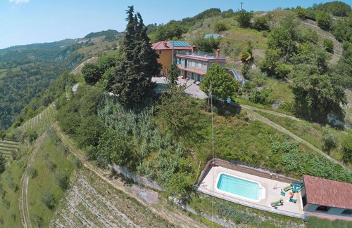 Cossano Belbo House | Wonderful private villa for 10 people with A/C, private pool, patio and pets allowed