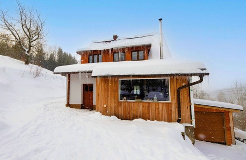 Tanvald House | Wonderful private villa for 8 people with WIFI, TV, patio, pets allowed and panoramic view