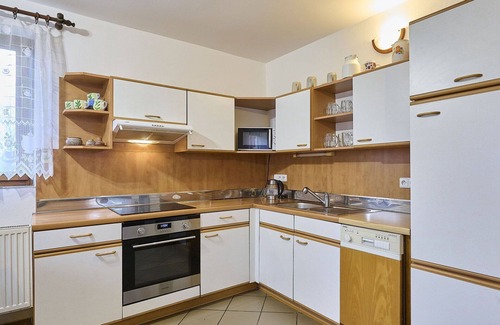 Korenov House | Wonderful private villa for 20 guests with WIFI, private pool, TV, terrace and pets allowed