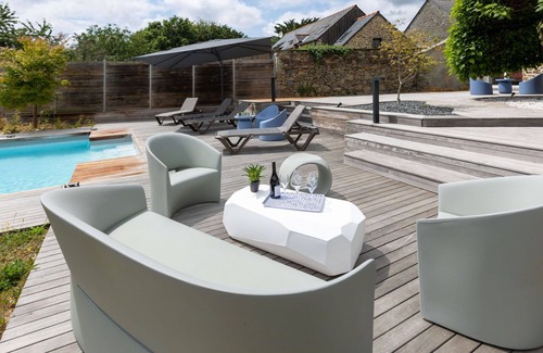 Le Tronchet Villa | Wonderful private villa for 12 guests with private pool, WIFI, TV and terrace