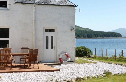 Breakish House | Wonderful private villa for 4 guests with WIFI, TV, patio and pets allowed