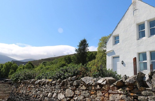 Breakish House | Wonderful private villa for 4 guests with WIFI, TV, patio and pets allowed