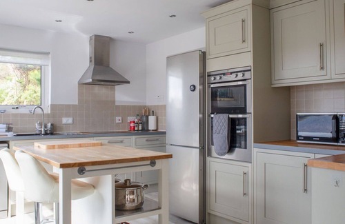 Dunvegan House | Wonderful private villa for 6 people with WIFI, TV and patio