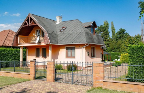 Balatonszarszo House | Wonderful private villa for 9 people with WIFI, private pool, TV, terrace and parking