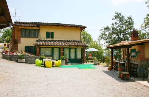 Civitella in Val di Chiana Villa | Wonderful private villa for 9 people with private pool, WIFI, TV and pets allowed, close to Arezzo