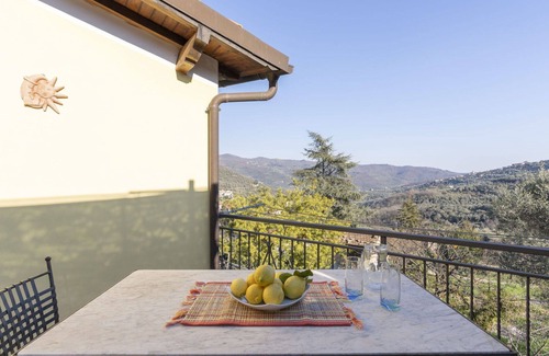 Villa Viani House | Wonderful private villa for 5 people with WIFI, terrace, pets allowed and panoramic view