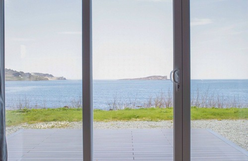 Staffin House | Wonderful private villa for 6 guests with WIFI, TV and pets allowed
