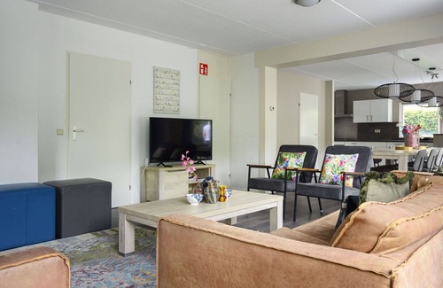 Vlagtwedde House | Wonderful private villa for 18 people with pool, WIFI, TV, terrace, pets allowed and parking