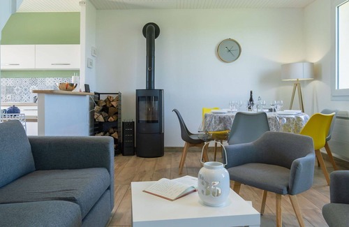 Kerlouan House | Wonderful private villa for 6 guests with WIFI, TV, terrace and pets allowed