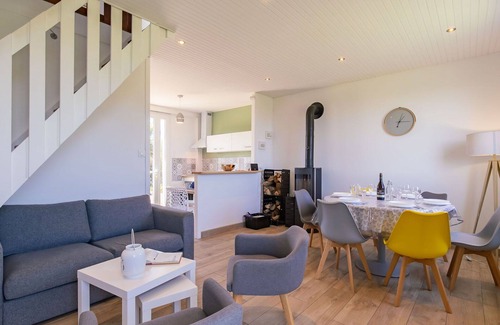 Kerlouan House | Wonderful private villa for 6 guests with WIFI, TV, terrace and pets allowed