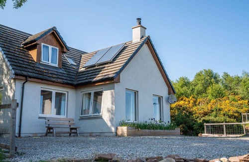 Loch Ness House | Wonderful private villa for 7 guests with WIFI, TV, patio and panoramic view