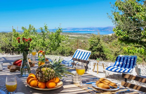 Praznica House | Wonderful private villa for 5 guests with A/C, private pool, WIFI, TV, terrace and panoramic view