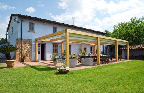 Montecarlo Villa | Wonderful private villa with WIFI, A/C, private pool, TV, patio, pets allowed and panoramic view