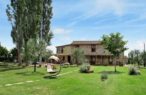 Cascine-La Croce Villa | Wonderful private villa for 14 people with A/C, private pool, WIFI, TV, patio and pets allowed