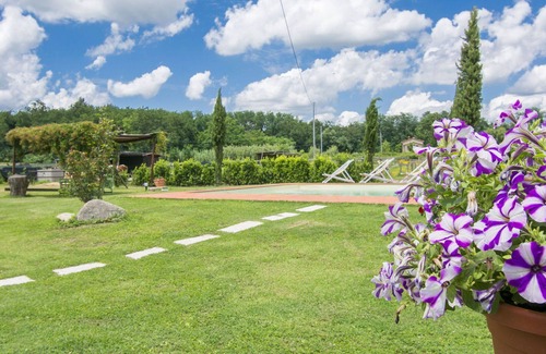 Cascine-La Croce Villa | Wonderful private villa for 14 people with A/C, private pool, WIFI, TV, patio and pets allowed