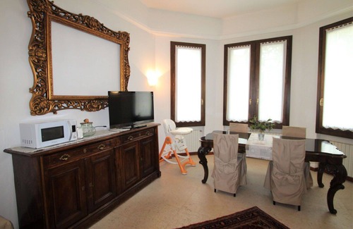 Castronno Villa | Wonderful private villa for 10 guests with WIFI, A/C, TV and terrace