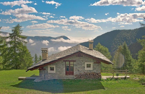 Sampeyre House | Wonderful private villa for 9 people with TV and patio