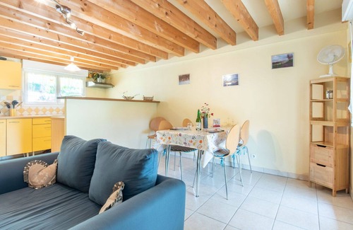 Carentan House | Wonderful private villa for 4 people with WIFI, TV, terrace and pets allowed