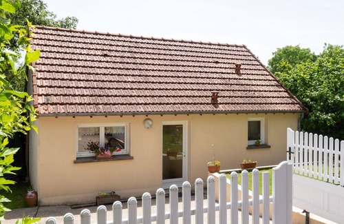 Carentan House | Wonderful private villa for 4 people with WIFI, TV, terrace and pets allowed