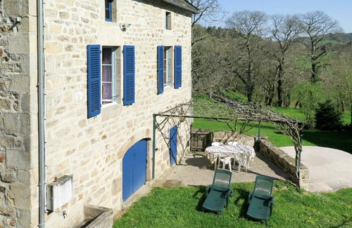 Teyssieu Villa | Wonderful private villa for 4 guests with private pool, WIFI, TV, terrace and pets allowed