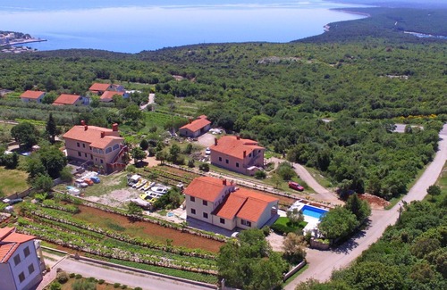 Brovinje House | Wonderful private villa for 10 guests with WIFI, A/C, private pool, TV, terrace and pets allowed