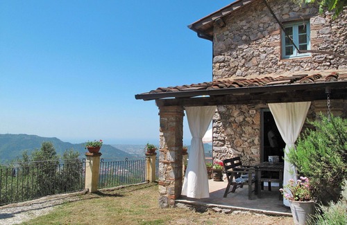 Camaiore House | Wonderful private villa for 4 people with WIFI, private pool, TV, terrace and panoramic view