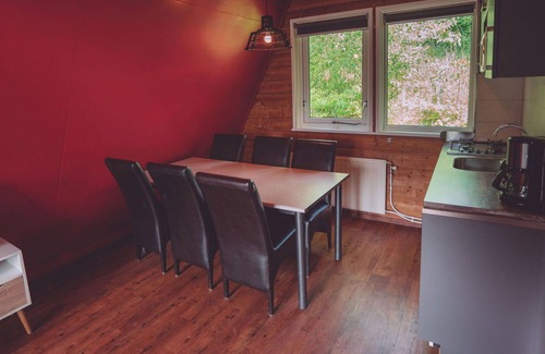 Bant House | Wonderful private villa for 6 guests with WIFI, TV, pets allowed and parking