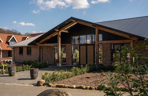 Losser House | Wonderful private villa for 16 guests with WIFI, TV and terrace