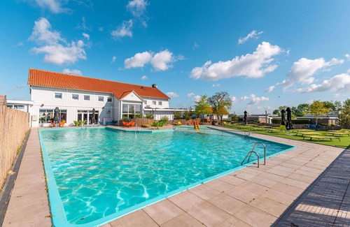 Nunspeet House | Wonderful private villa for 4 guests with WIFI, pool, TV and terrace