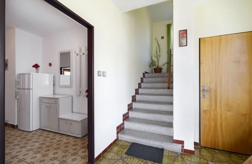 Neurazy House | Wonderful private villa for 10 people with private pool, hot tub, WIFI, TV, terrace and pets all.