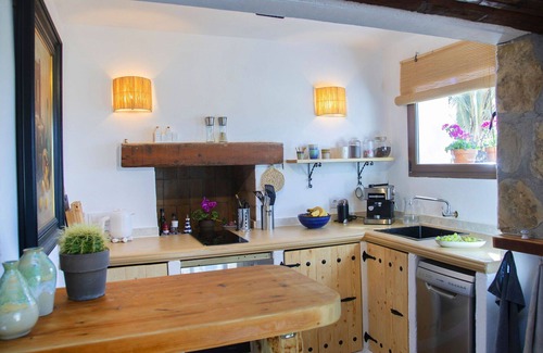 Fustera House | Wonderful private villa for 10 people with WIFI, private pool, A/C, TV, patio and parking