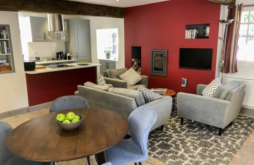 Viviers House | Wonderful private villa for 4 people with WIFI, TV, terrace and pets allowed