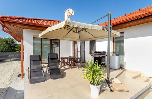 Buzsak House | Wonderful private villa for 5 people with WIFI, TV and terrace