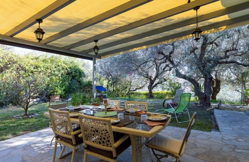 Artallo Villa | Wonderful private villa for 4 people with A/C, WIFI, TV, patio and panoramic view