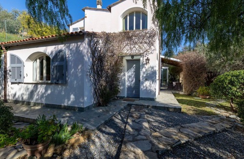 Artallo Villa | Wonderful private villa for 4 people with A/C, WIFI, TV, patio and panoramic view