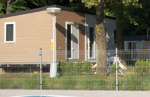 Dolni Pocernice House | Wonderful private villa for 6 people with WIFI, pool, terrace and pets allowed